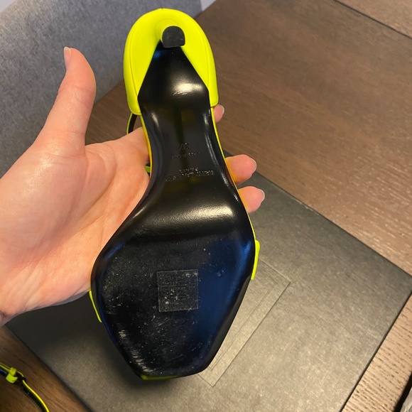 Yves Saint Laurent - YSL - Amber Sandals in Patent Leather - Picture 7 of 8